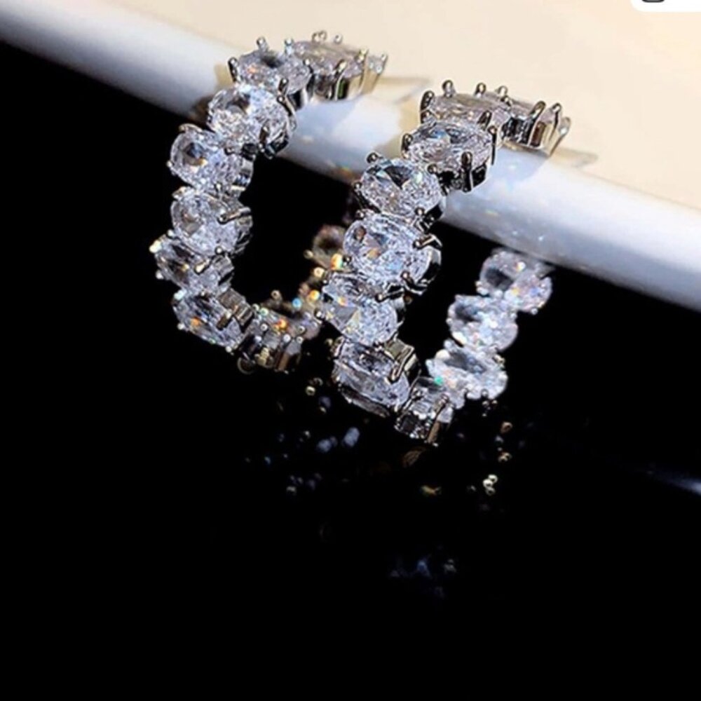 Silver Hoop Earrings Q549 - Picture 1 of 9